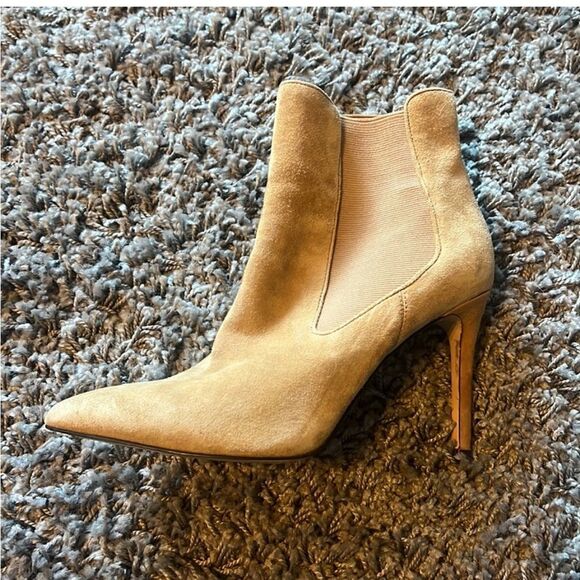 Saks 5th Avenue Harriet Suede Bootie size 8- excellent used condition - Picture 3 of 7